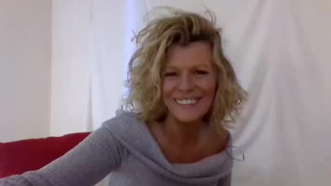 Snapshot of haileys123 chatting on 12/12/24, 12:27 Hailey online show from 12/12/24, 12:27