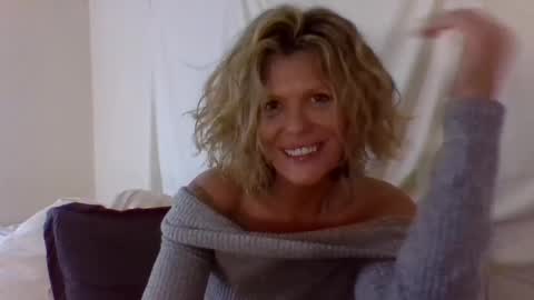 Snapshot of haileys123 chatting on 12/13/24, 03:49 Hailey online show from 12/13/24, 03:49