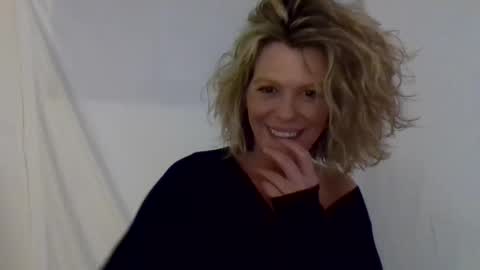Snapshot of haileys123 chatting on 12/13/24, 10:55 Hailey online show from 12/13/24, 10:55