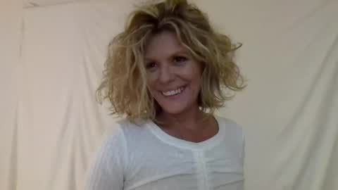 Snapshot of haileys123 chatting on 12/28/24, 02:01 Hailey online show from 12/28/24, 02:01