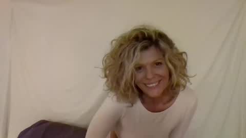 Snapshot of haileys123 chatting on 12/29/24, 03:22 Hailey online show from 12/29/24, 03:22