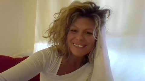 Snapshot of haileys123 chatting on 02/02/25, 11:32 Hailey online show from 02/02/25, 11:32