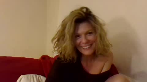 Snapshot of haileys123 chatting on 02/16/25, 02:31 Hailey online show from 02/16/25, 02:31