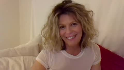 Snapshot of haileys123 chatting on 02/24/25, 03:55 Hailey online show from 02/24/25, 03:55