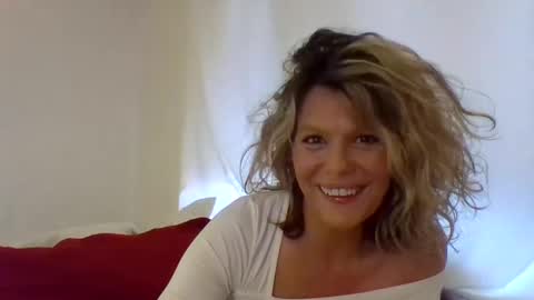 Snapshot of haileys123 chatting on 03/11/25, 11:37 Hailey online show from 03/11/25, 11:37
