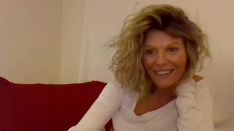 Snapshot of haileys123 chatting on 03/12/25, 02:41 Hailey online show from 03/12/25, 02:41