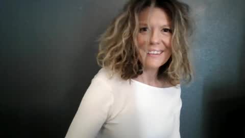 Snapshot of haileys123 chatting on 07/18/26, 04:33 Hailey online show from 07/18/26, 04:33