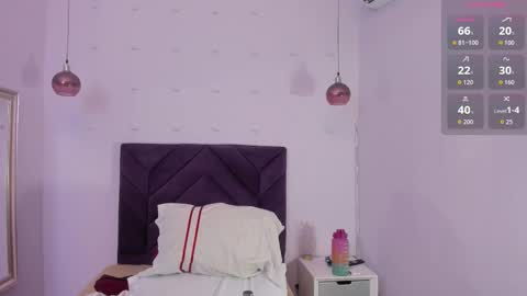 haileystonei online show from 10/15/25, 11:32