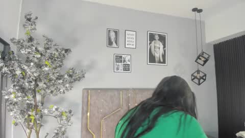 haileystonei online show from 12/01/25, 11:37