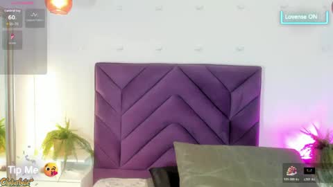 Snapshot of haileystonei chatting on 06/04/26, 12:00 haileystonei online show from 06/04/26, 12:00