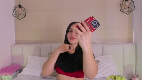 Snapshot of haily_b chatting on 05/14/26, 10:44 Haily online show from 05/14/26, 10:44