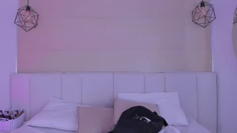 Snapshot of haily_b chatting on 05/25/26, 12:11 Haily online show from 05/25/26, 12:11