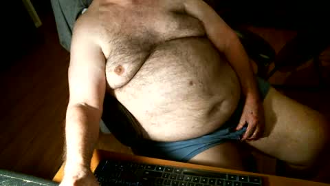 Snapshot of hairybear813 chatting on 12/22/24, 03:00 hairybear813 online show from 12/22/24, 03:00
