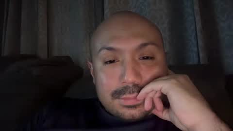 Snapshot of hairyman30000 chatting on 02/28/25, 02:42 hairyman30000 online show from 02/28/25, 02:42