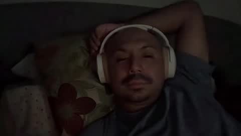 Snapshot of hairyman30000 chatting on 10/29/25, 02:03 hairyman30000 online show from 10/29/25, 02:03