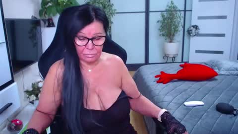 Snapshot of hairypussygranny chatting on 01/20/25, 12:18 Monika online show from 01/20/25, 12:18