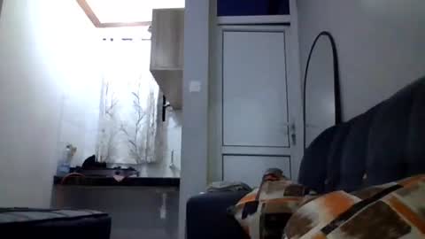 hajra_1 online show from 04/12/26, 05:51