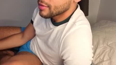 Independent       model  online show from 11/04/25, 12:21