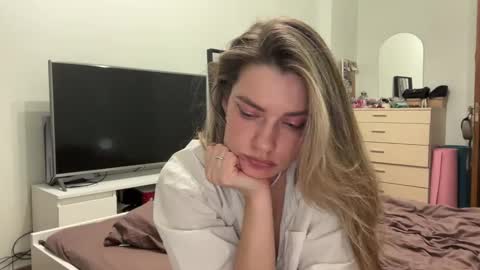 haley_rune online show from 02/11/25, 03:18