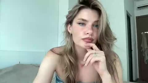 haley_rune online show from 11/05/25, 05:07