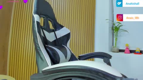 Snapshot of hall_anahiis chatting on 02/14/25, 12:30 Anahis online show from 02/14/25, 12:30
