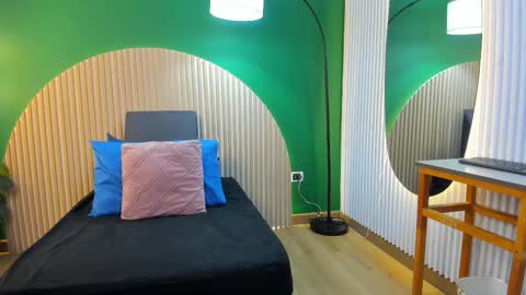 Halley Lorens online show from 03/21/26, 12:10