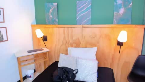 Halley Lorens online show from 04/20/26, 07:15