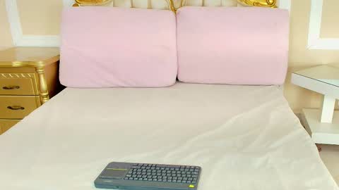 Hallie Stone online show from 01/10/26, 12:18