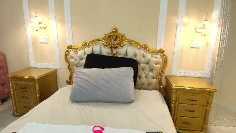 Hallie Stone online show from 03/25/26, 12:00