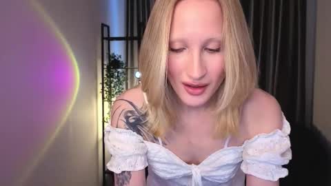 Call me Bianca online show from 10/18/25, 01:56
