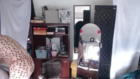 halovalentine online show from 09/25/25, 09:51