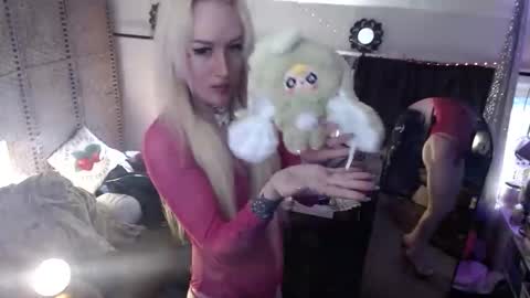 halovalentine online show from 04/22/26, 11:06