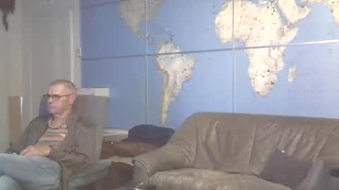 Prefer men 80 online show from 10/12/25, 07:13