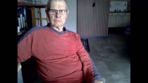 Prefer men 80 online show from 04/11/26, 02:10