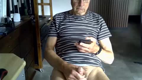Snapshot of hamto65 chatting on 06/14/26, 06:48 Prefer men 80 online show from 06/14/26, 06:48
