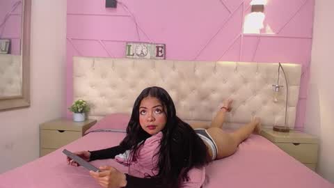 Snapshot of hamvanessa_hos chatting on 03/05/26, 12:12 Hamvanessa online show from 03/05/26, 12:12