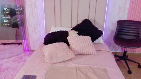 Snapshot of hanaa_rosse chatting on 10/17/25, 01:14 Hanna Rosse online show from 10/17/25, 01:14