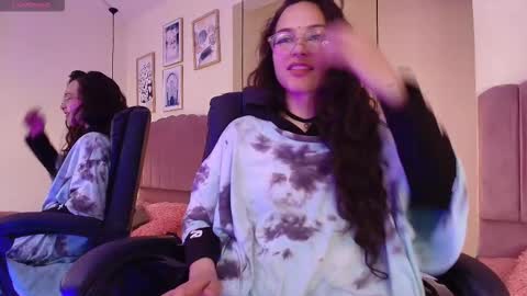 hanabie_ online show from 02/06/26, 03:33