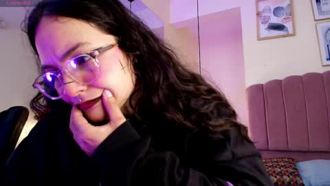 hanabie_ online show from 04/28/26, 03:11