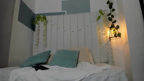 hanah_gray online show from 12/23/25, 11:08