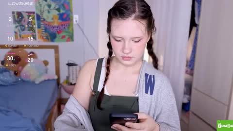 hanahwoods online show from 11/27/25, 02:24