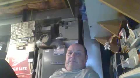 Snapshot of handiemanhere chatting on 10/22/25, 02:23 naked man online show from 10/22/25, 02:23