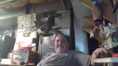 Snapshot of handiemanhere chatting on 04/01/26, 12:00 naked man online show from 04/01/26, 12:00