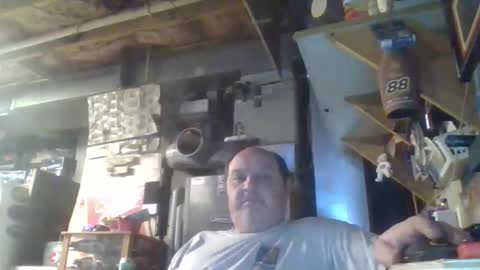 Snapshot of handiemanhere chatting on 04/04/26, 02:32 naked man online show from 04/04/26, 02:32