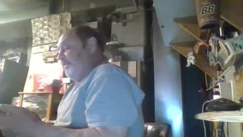 Snapshot of handiemanhere chatting on 04/14/26, 01:44 naked man online show from 04/14/26, 01:44