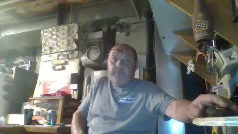 Snapshot of handiemanhere chatting on 06/17/26, 01:52 naked man online show from 06/17/26, 01:52