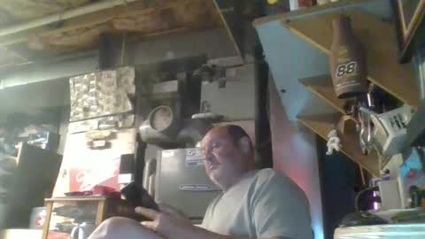 Snapshot of handiemanhere chatting on 06/19/26, 03:22 naked man online show from 06/19/26, 03:22