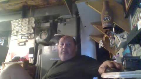 Snapshot of handiemanhere chatting on 06/21/26, 01:41 naked man online show from 06/21/26, 01:41