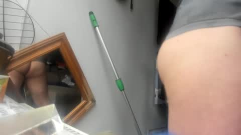 Snapshot of handncocknocum chatting on 02/01/25, 08:50 handncocknocum online show from 02/01/25, 08:50