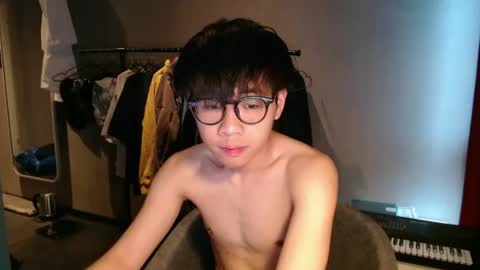 Snapshot of handsome_mannn chatting on 04/26/26, 05:21 handsome_mannn online show from 04/26/26, 05:21